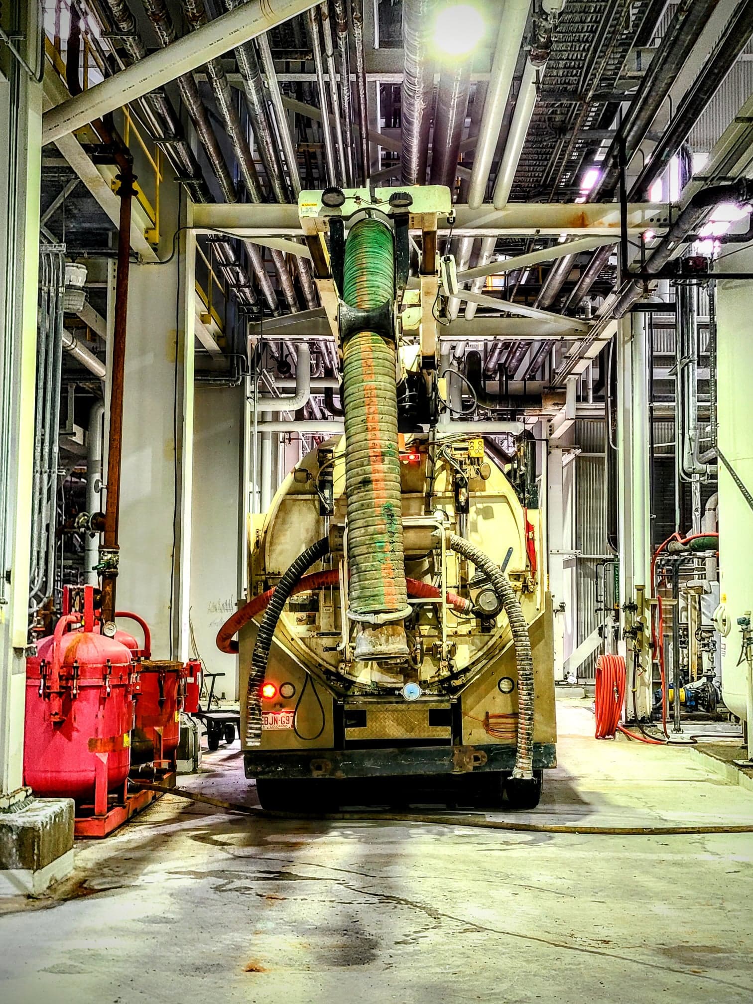 312453914_628039765693163_489280587884644606_n Industrial tank cleaning. Food grade tank cleaning.